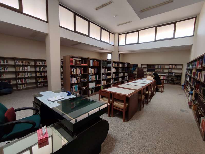 کتابخانه ایران شناسی و کتب نادر